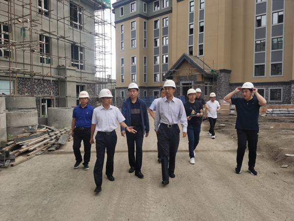 1长白山管委会向导视察尊龙凯时·山河府项目_副本.png